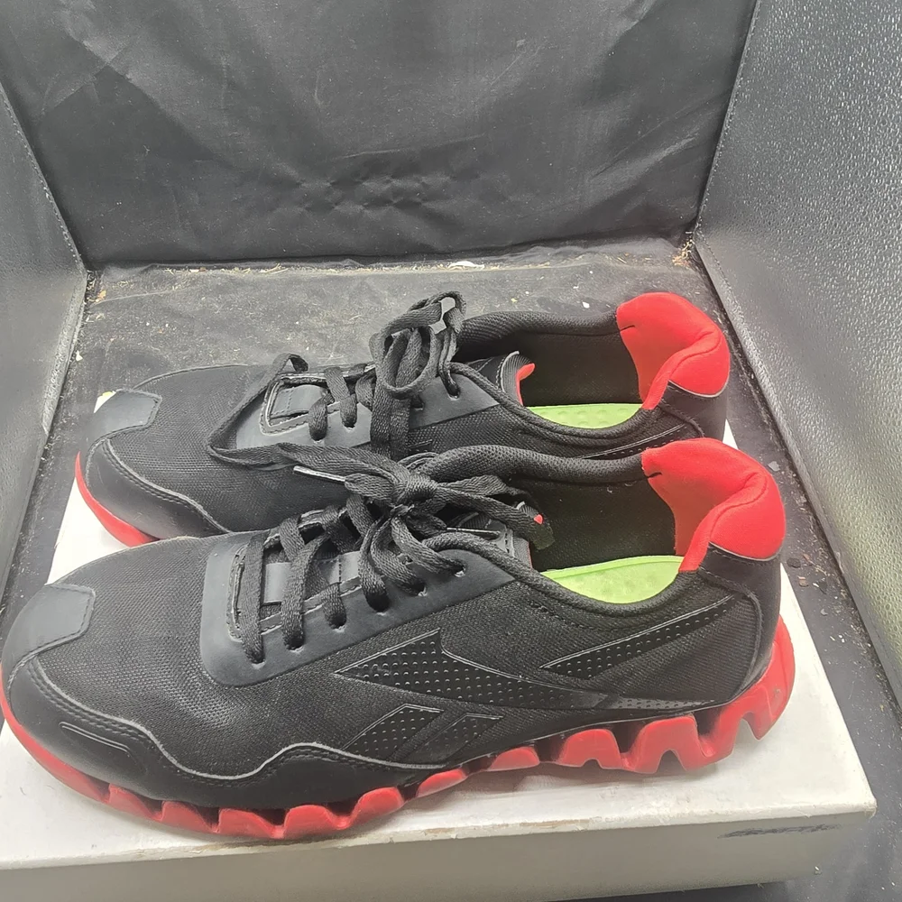 Reebok dynamic shoes